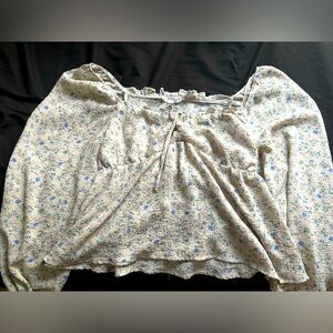 Long sleeve floral top.